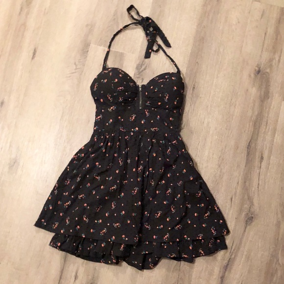Guess Dresses & Skirts - Halter tie Guess dress
